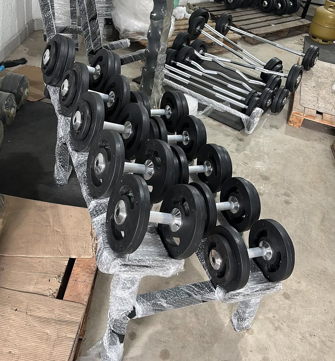 Kit dumbell injetado montado 12 ao 20KG + Suporte